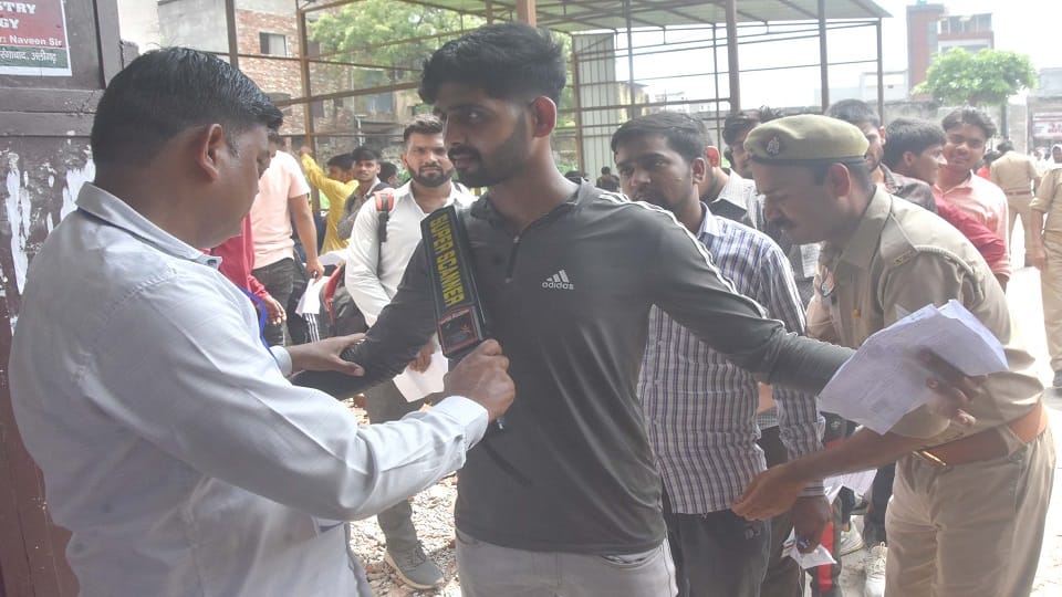 Solver caught in police recruitment exam second day in Aligarh