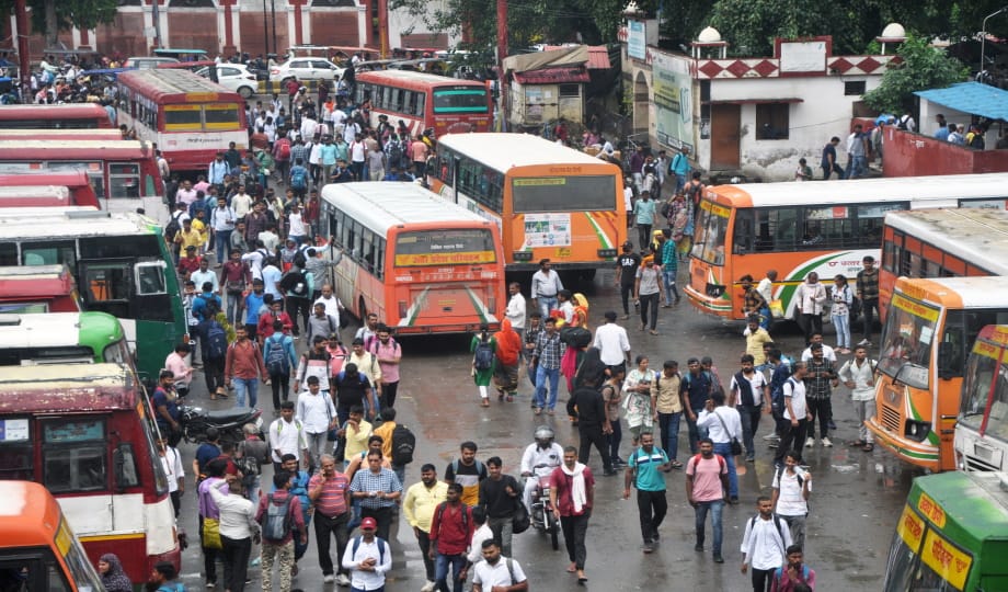 Constable Recruitment: Buses kept getting full in less than ten minutes, there was shortage of buses at Civil
