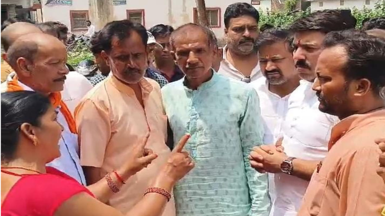 Attempted to molested a seven year old girl in Deoria, local people beat her severely