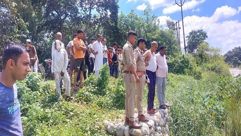 Saharanpur: The girl who had come to put the puja items fell into the canal, search started