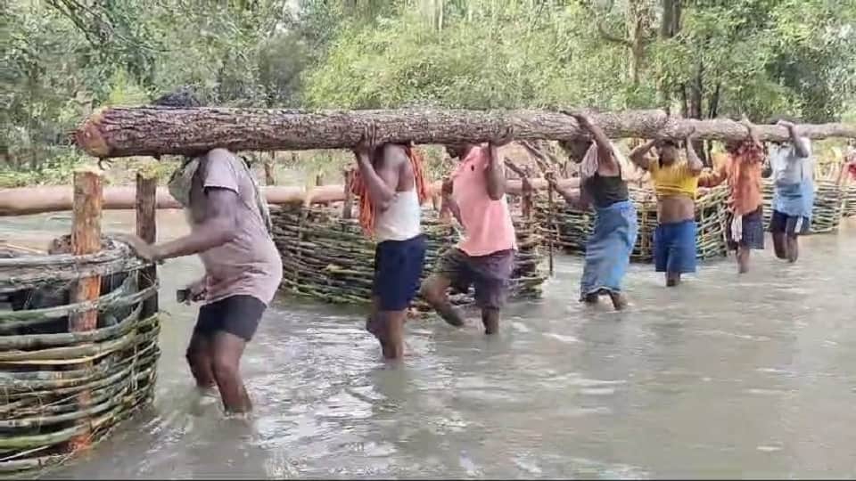 15 साल से ग्रामीण कर रहे हैं पुल निर्माण की मांग