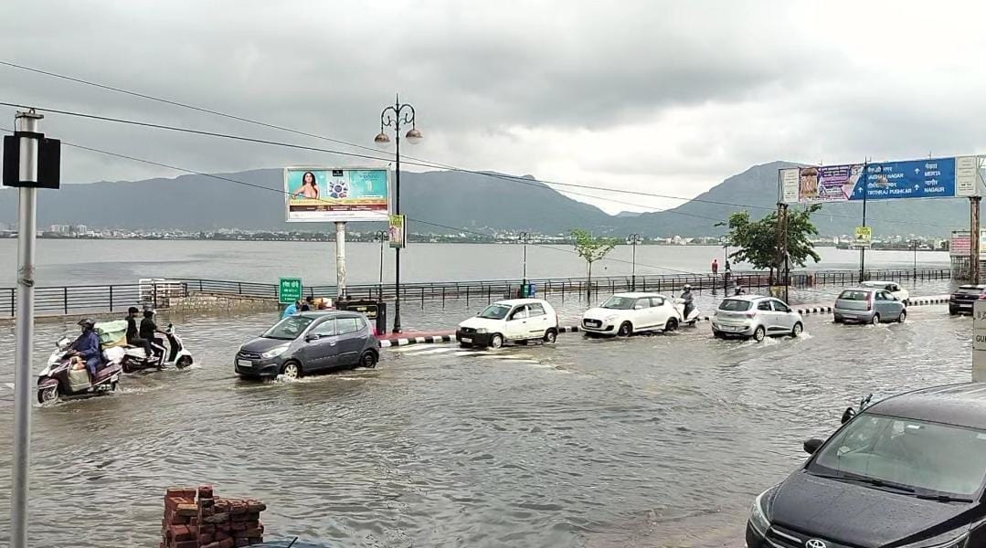Ajmer Weather Today: Roads filled with water due to overflowing of Ajmer's Anasagar lake