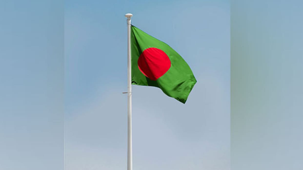 Violent clash between students and Ansar members in Bangladesh many injured on both sides