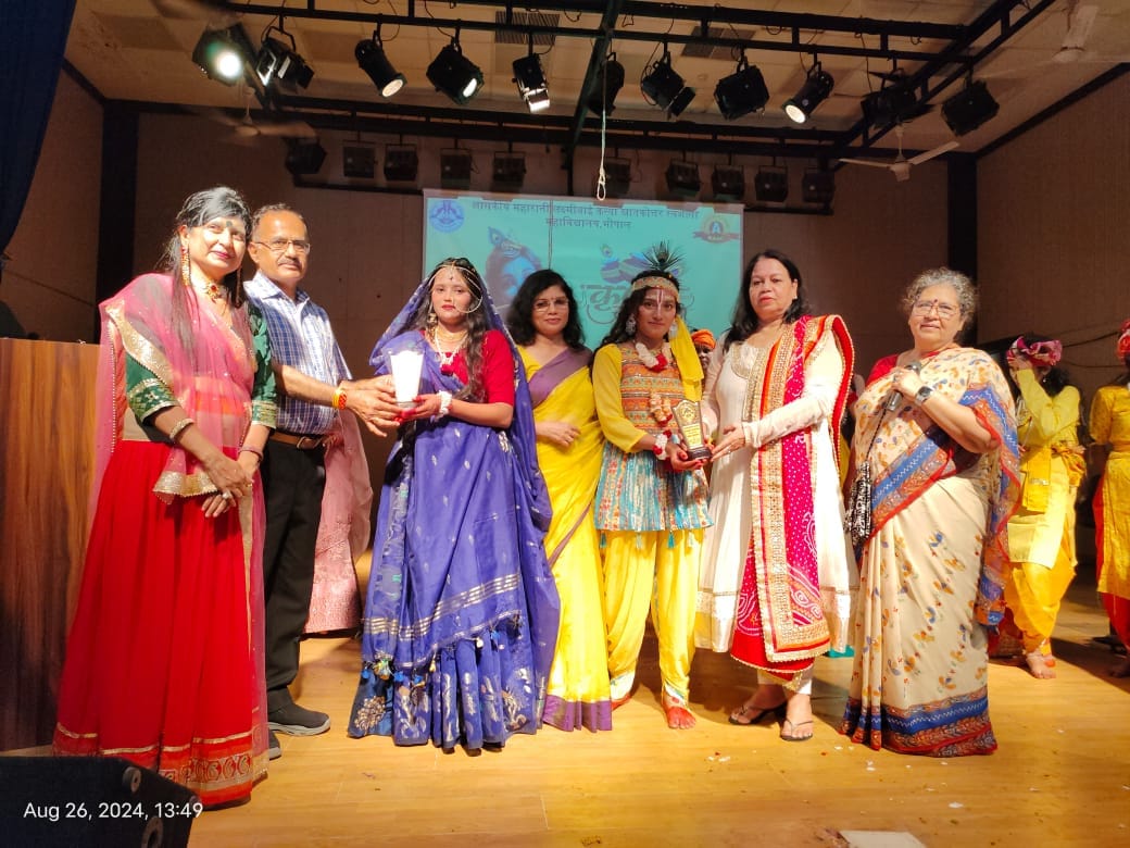 Shri Krishna Janmashtami: Gopis came out to woo Kanha, showed many colors of dance