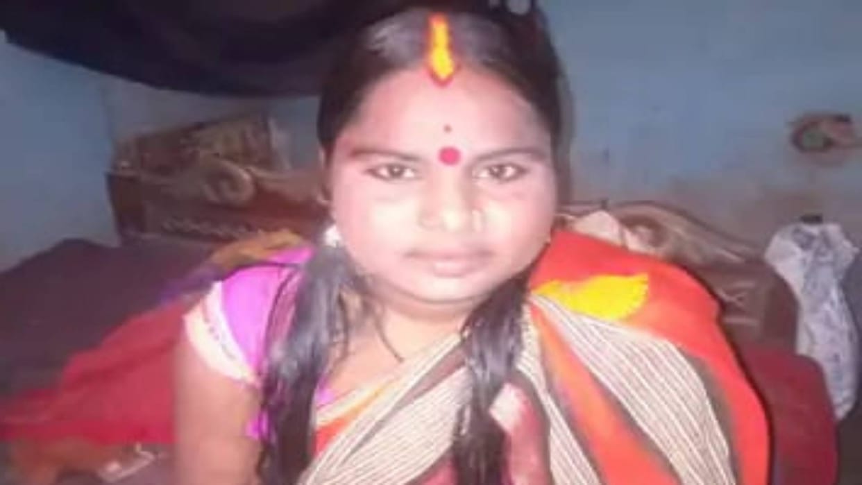 Bihar News Woman dies after being hit by train in Bettiah police investigating case