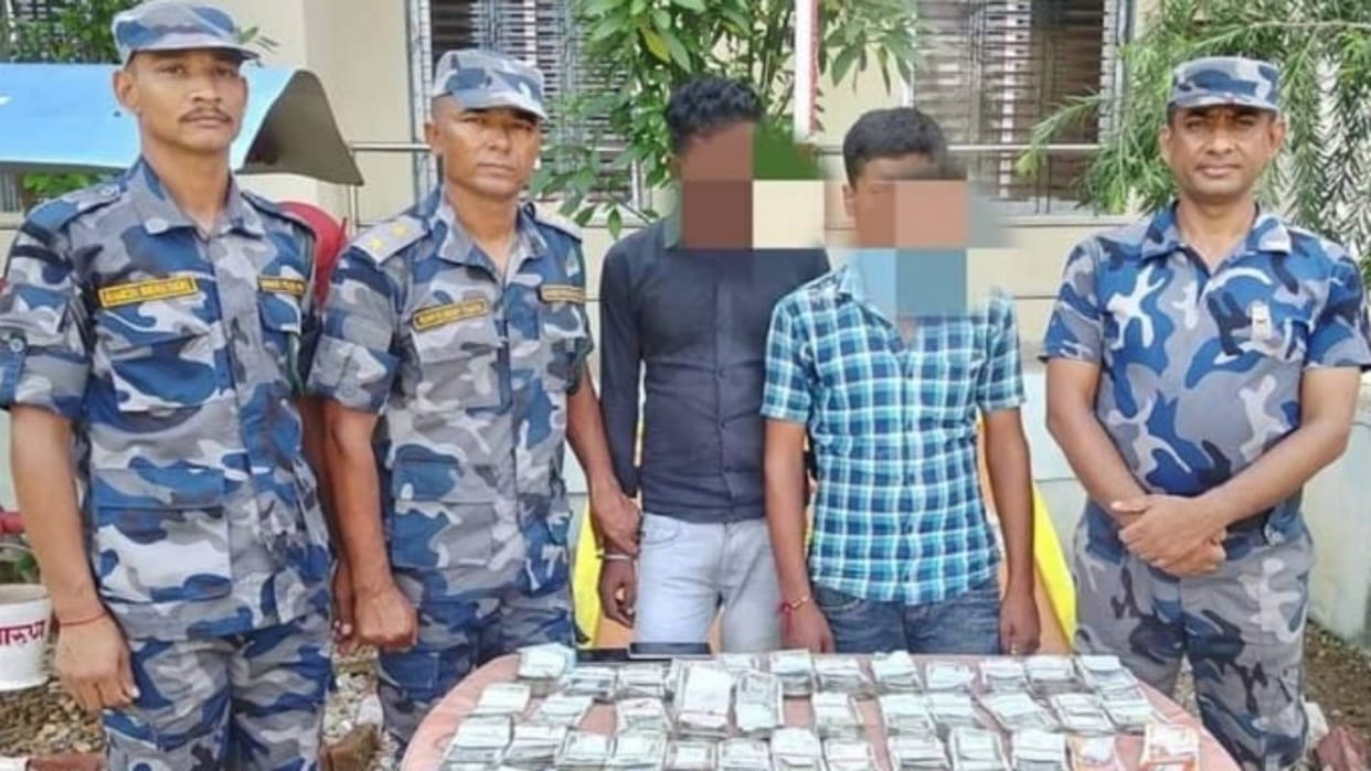 Bihar News Two people from Hajipur arrested with 15 lakh Indian rupees Nepal police engaged in interrogation