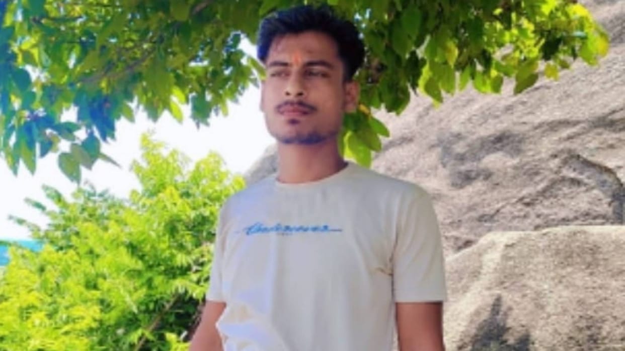 Bihar News young man died after a dog came in front of his bike in Samastipur Two seriously injured