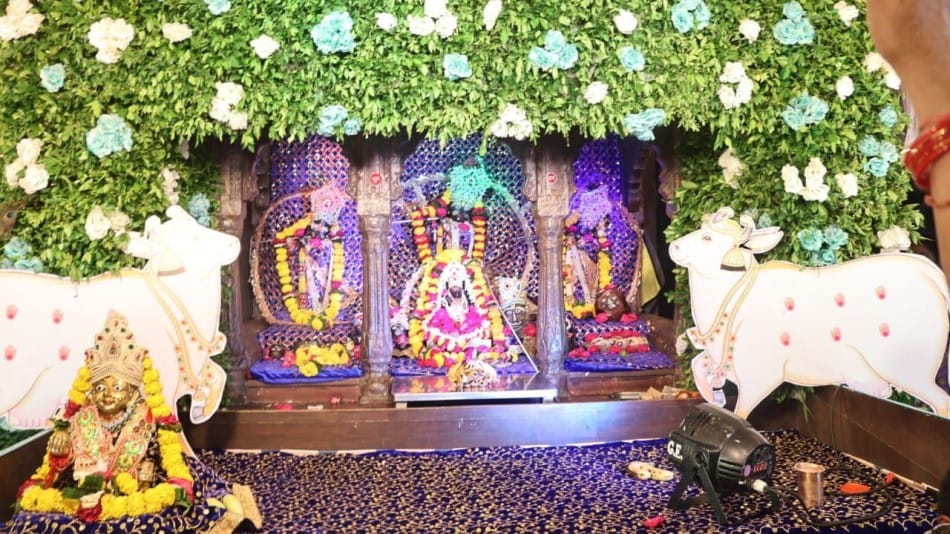 krishna janmashtami iskcon gopal yashoda banke bihari indore news image event mandir