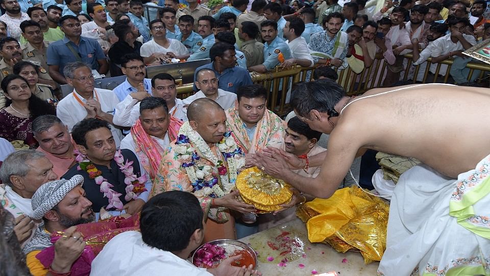 Janmashtami 2024 CM Yogi duly worshiped Banke Bihari with Vedic mantras