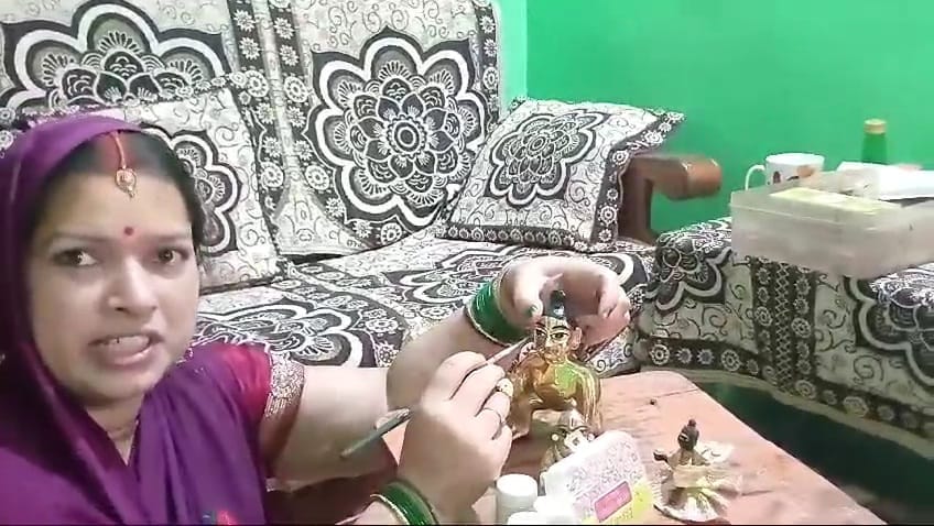 Damoh News: Unique Parlor To Decorate Shri Krishna Idols