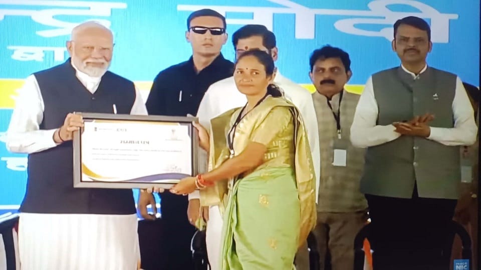 Neeraj Devi of Gonda honored by PM Modi