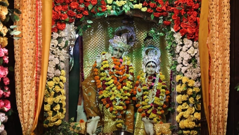 krishna janmashtami iskcon gopal yashoda banke bihari indore news image event mandir