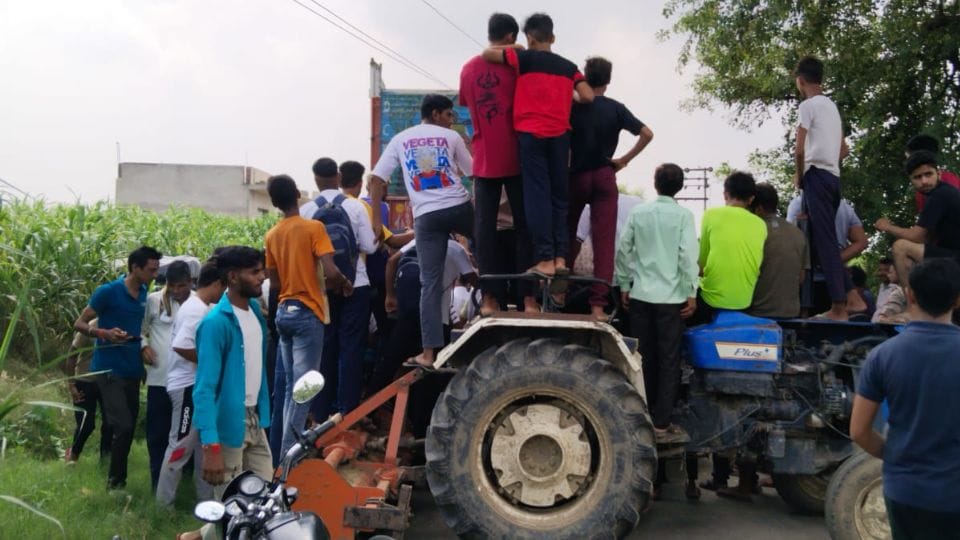 One laborer died and four people were injured due to electrocution in Bulandshahr