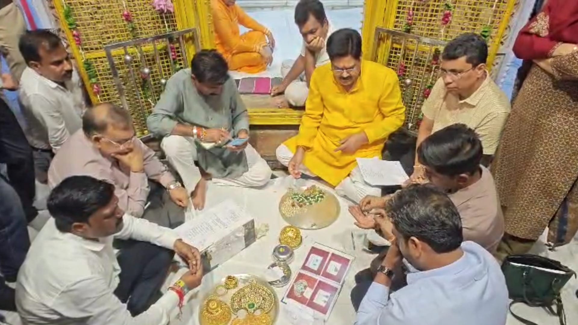 Gwalior Gopal Mandir World's Most Precious Jwellery For Lord Shrikrishna And Radha