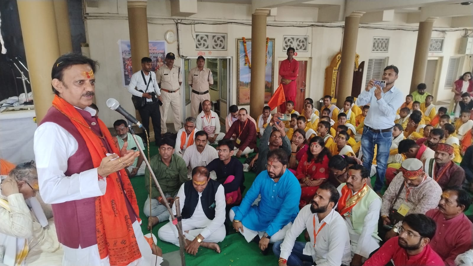 खंडवा में संबोधित करते डिप्टी सीएम राजेंद्र शुक्ल