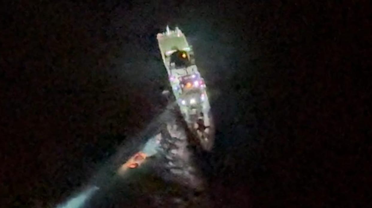 Cargo ship sinks off Sagar Islands, 11 crew members rescued by Coast Guard news in hindi