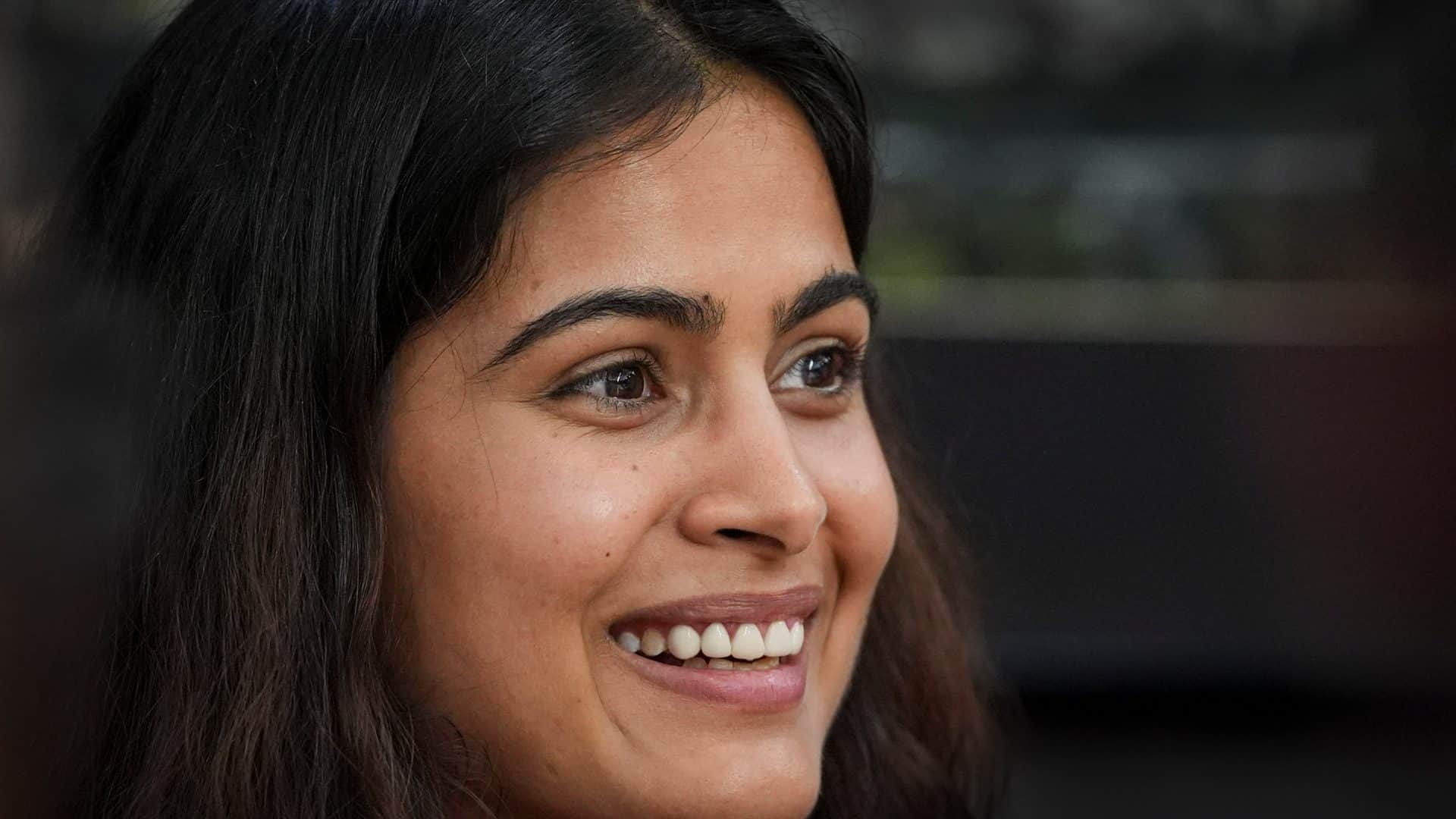 KBC 16 Amitabh Bachchan gave a witty reply to Manu Bhaker when she confessed her love for Shah Rukh Khan
