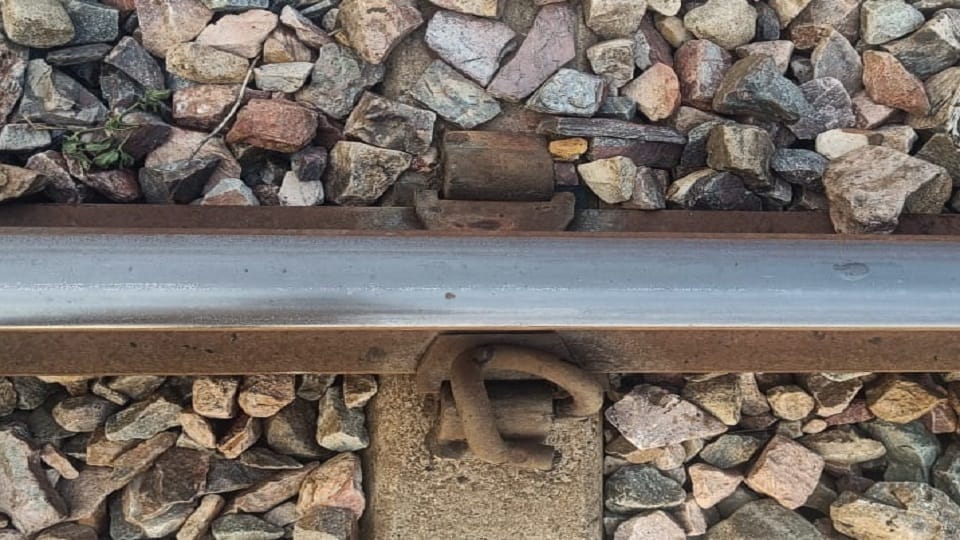 Shamli: Pendrol clips of railway line between Shamli-Silawar came out again, is there any conspiracy?