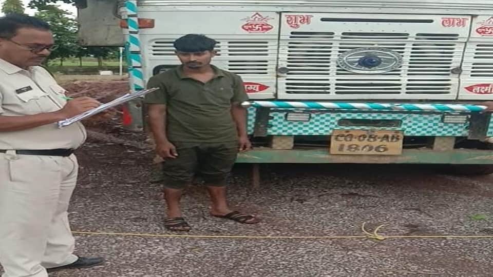 पुलिस की गिरफ्त में आरोपी