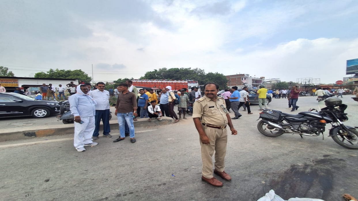 Accident In Prayagraj: Former bike rider crushed to death by dumper, accident occurred near TCI intersection i
