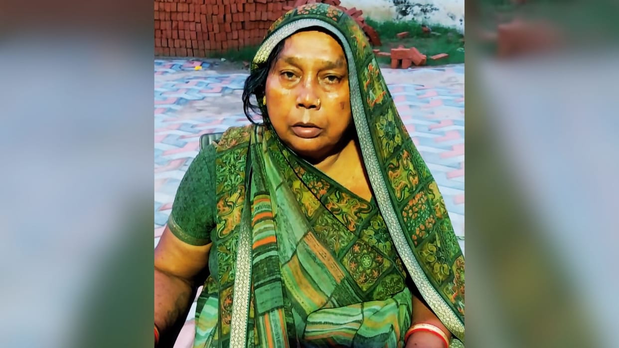 Miscreants snatched gold chain from an old woman in Varanasi