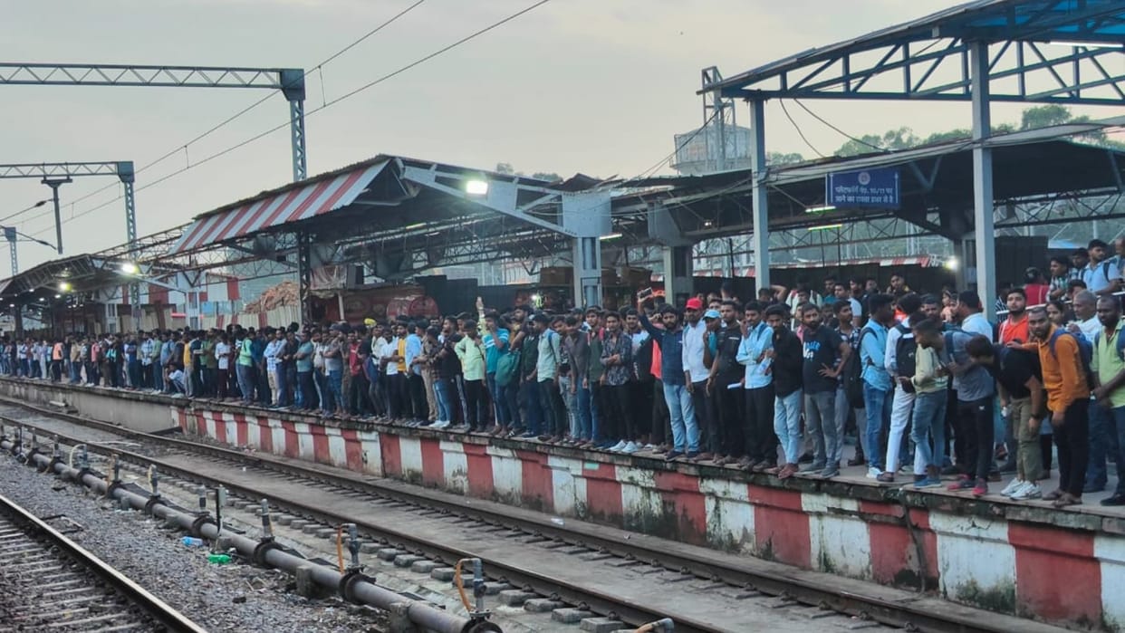 UP Police constable recruitment exam 1.36 lakh candidates appeared in Varanasi in three days
