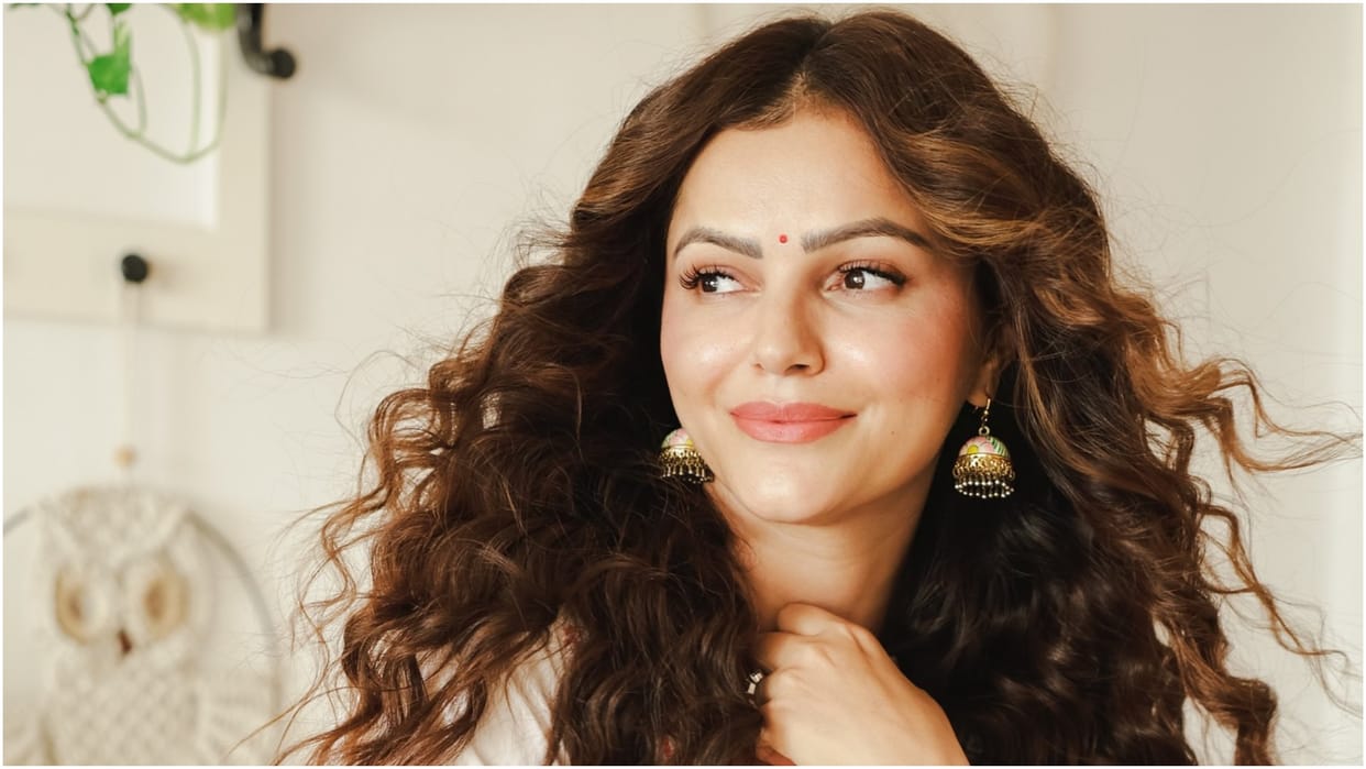 TV Actress Rubina Dilaik Lavish House in Mumbai Inside Photos Disprj