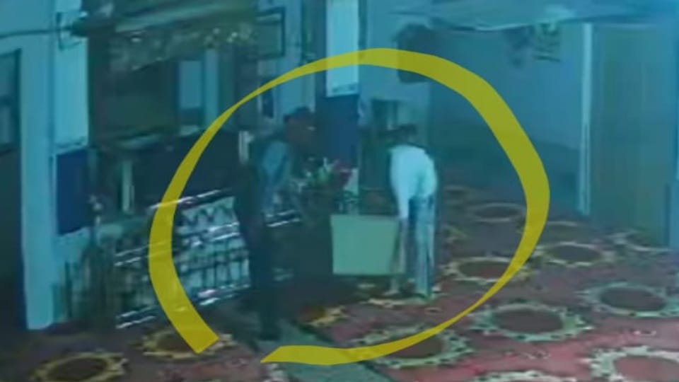 Theft in Gurudwara of Kapurthala Thieves broke the lock of the main gate stole cash from Golak captured in CCT
