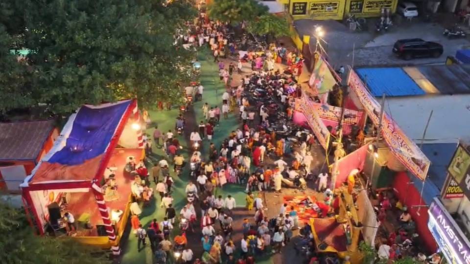 Janmashtami 2024: Mathura reverberated with cheers As soon as Kanha born welcomed with shower of flowers video