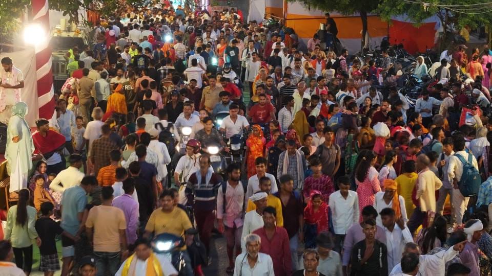 Janmashtami 2024: Mathura reverberated with cheers As soon as Kanha born welcomed with shower of flowers video