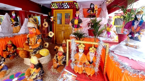 Janmashtami celebrated with great pomp in Bhadohi people danced devotion to Kanha