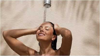 Health Benefits Of Cold Shower Effects On Body Thande Pani Se Nahane Ke Fayde Or Nuksan - Amar Ujala Hindi News Live - Cold Shower:ठंडे पानी से नहाने के फायदे हैं या