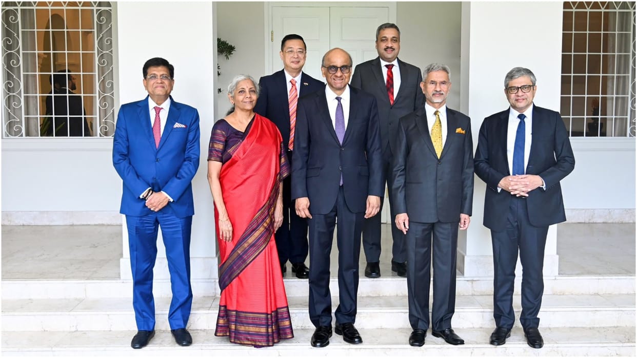 Indian ISMR delegation calls on Singapore President and Prime Minister discuss bilateral ties