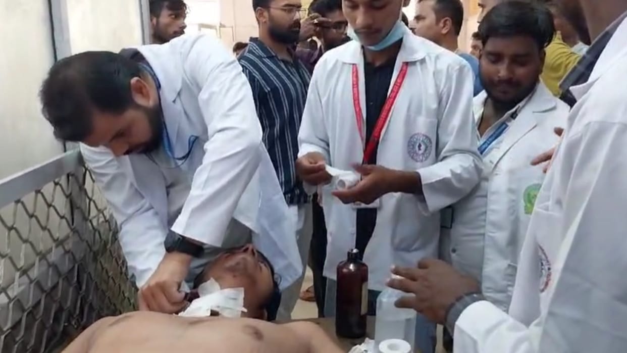 One injured in firing in semribazar kasba in Sultanpur.