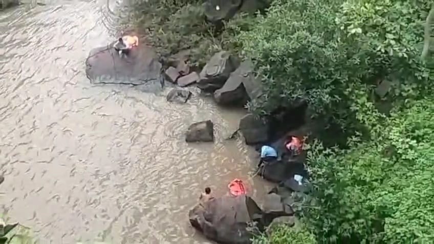 Damoh Nidaan Waterfall Youth Drowned, SDERF Teams Searching Underwater