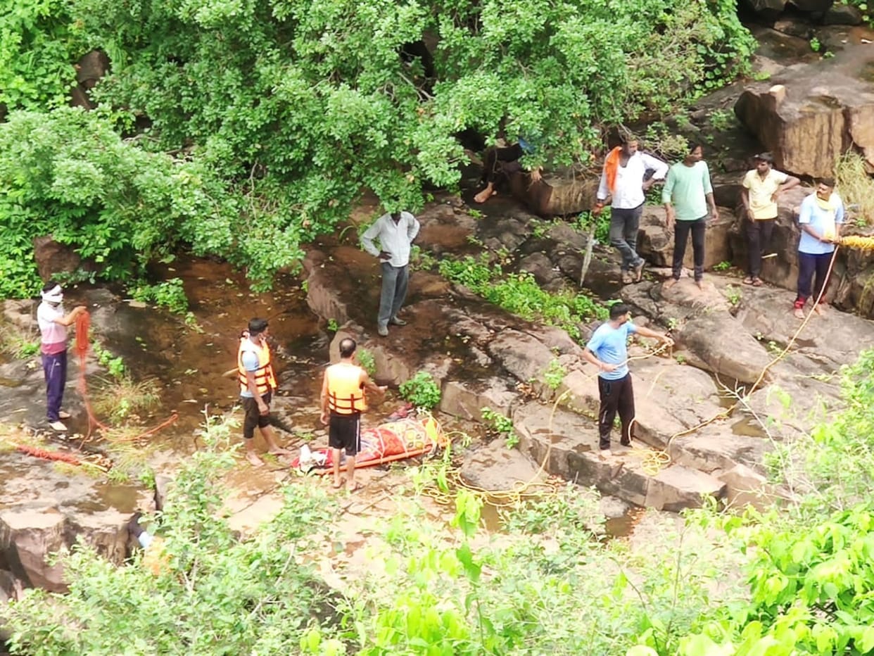 Damoh News: The Dead Body Of The Youth Drowned In Nidaan Waterfall Recovered After Three Days