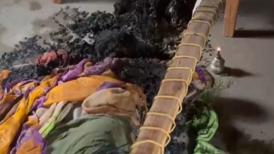 Balrampur Ramnujganj A woman sleeping after lighting fireplace died of suffocation