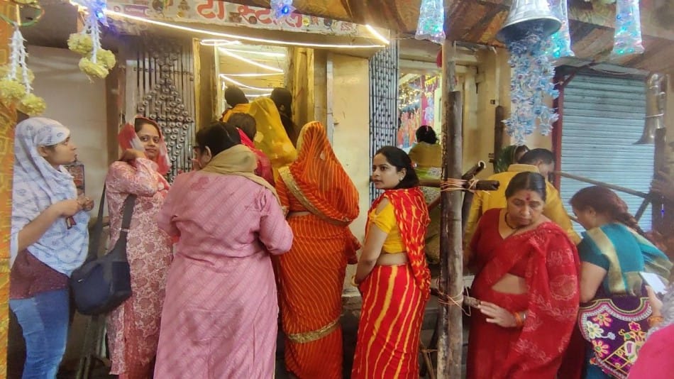 krishna janmashtami iskcon gopal yashoda banke bihari indore news image event mandir