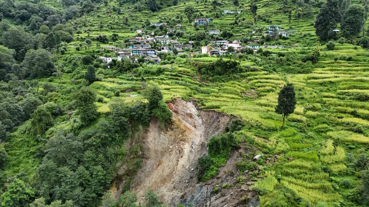 Uttarakhand Disaster Danger of land subsidence and landslide in Gopeshwar and Tehri 91 families left homes