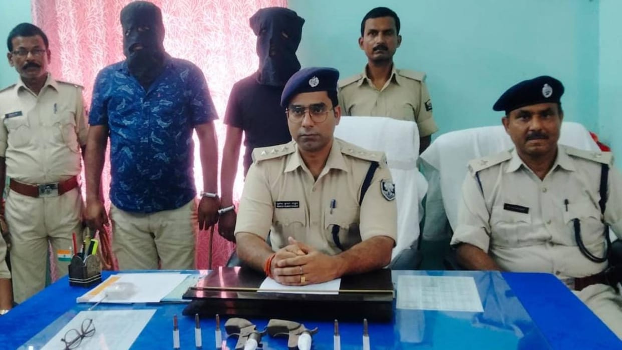 Bihar STF caught criminal with bounty of 50 thousand in Saharsa two pistols and five live cartridges recovered