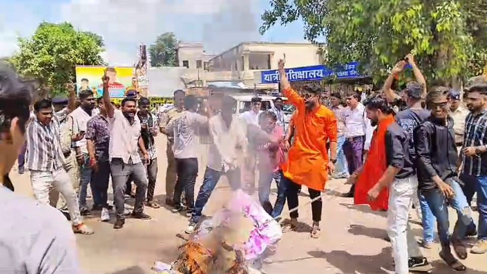 Bajrang Dal took out the funeral procession of the former CM and then burnt in Balod
