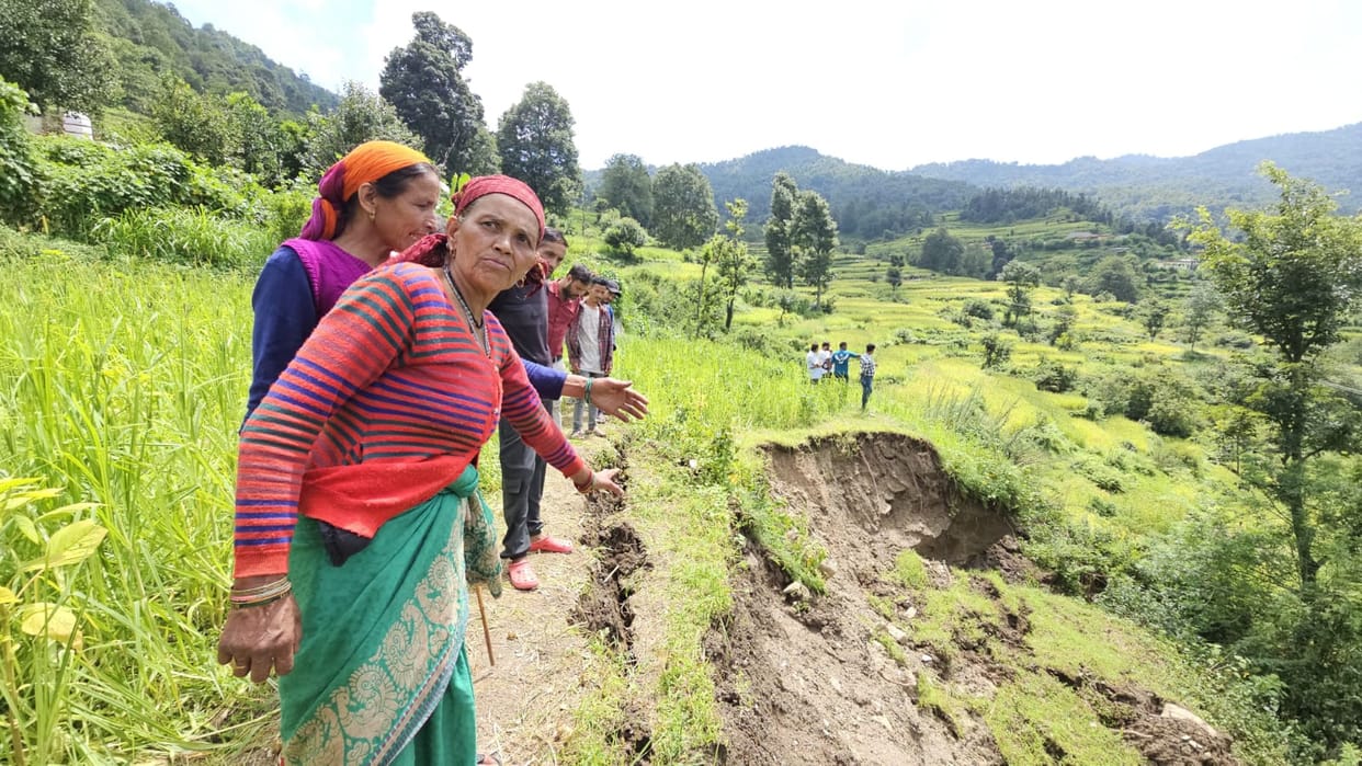 Uttarakhand News 60 families of Kinjani village living Homes after Land subsidence and landslide