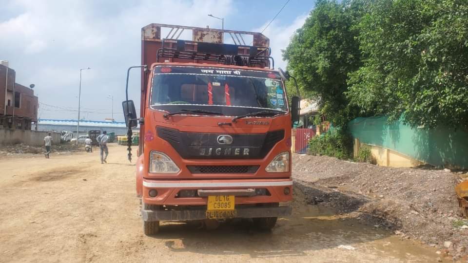 Delhi Accident News Canter Ran Over Divider Twice Eyewitnesses Said Not Even Gave a Change to Escape