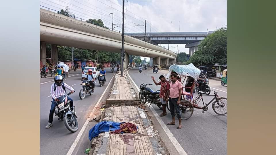 Delhi Accident News Canter Ran Over Divider Twice Eyewitnesses Said Not Even Gave a Change to Escape