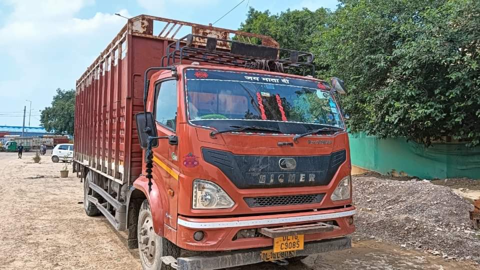 Delhi Accident News Canter Ran Over Divider Twice Eyewitnesses Said Not Even Gave a Change to Escape