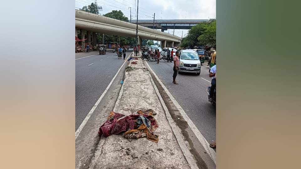 Delhi Accident News Canter Ran Over Divider Twice Eyewitnesses Said Not Even Gave a Change to Escape