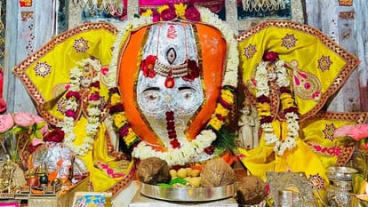 Ganpati Visarjan 2024 Recite Ganesh Chalisa and Aarti Lyrics in Hindi for Bappa immersion