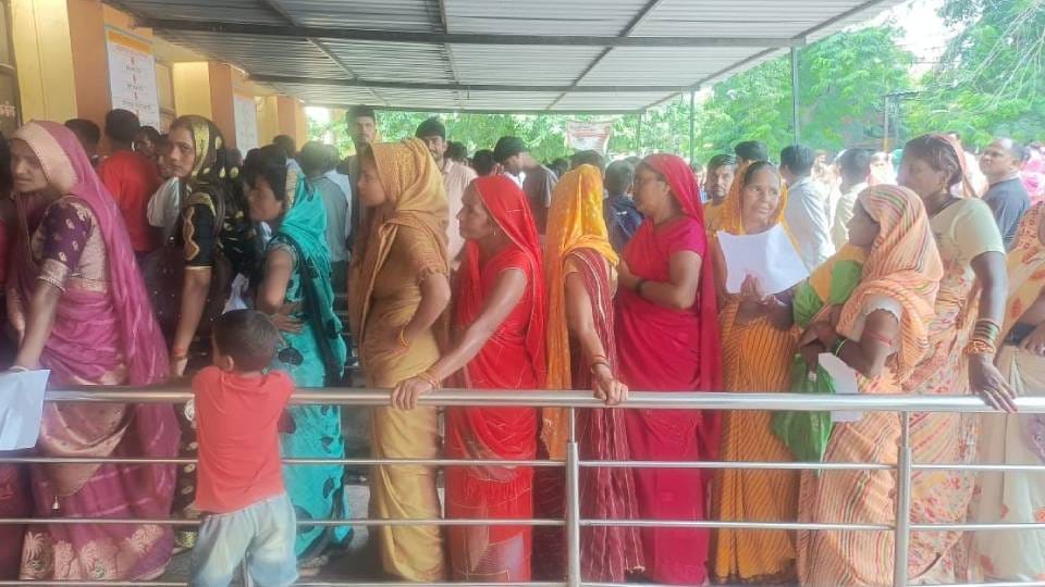 woman died of heart attack who admitted to district hospital in Mainpuri