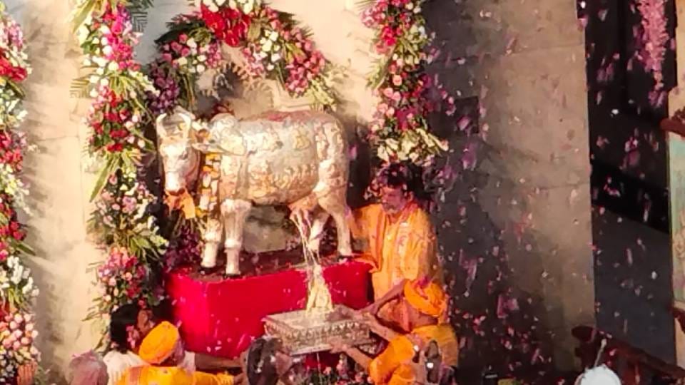 Janmashtami 2024: Mathura reverberated with cheers As soon as Kanha born welcomed with shower of flowers video