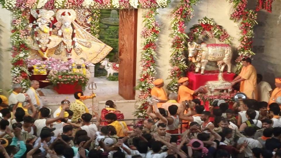 Mathura city filled with joy Drums and bells As soon as Lord Krishna was born congratulatory songs See photos